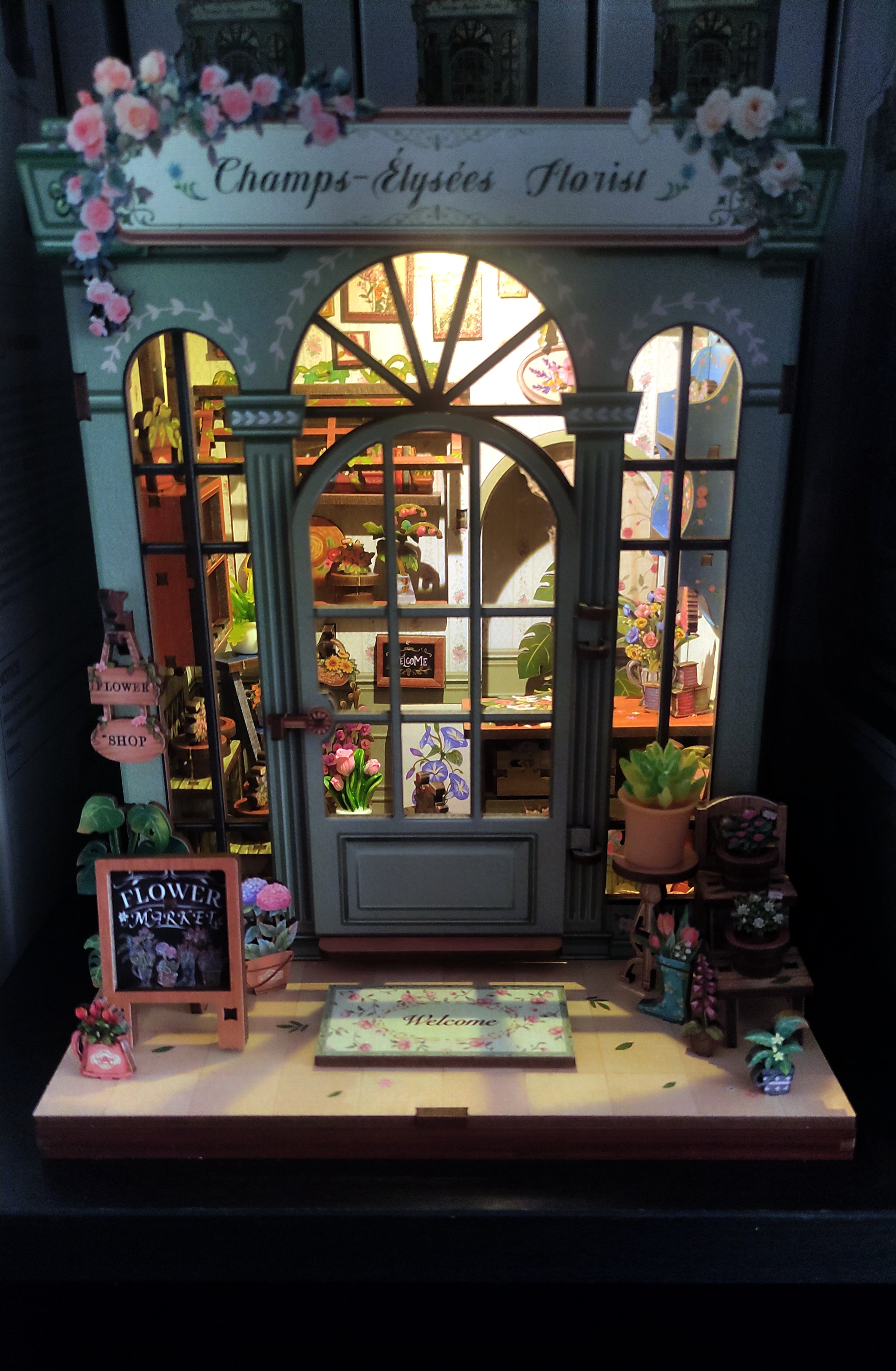 Book Nook DIY Fleuriste Champs-Élysées – Boutique Miniature à Construire – Kit Maquette 3D Bois LED – Décor Étagère