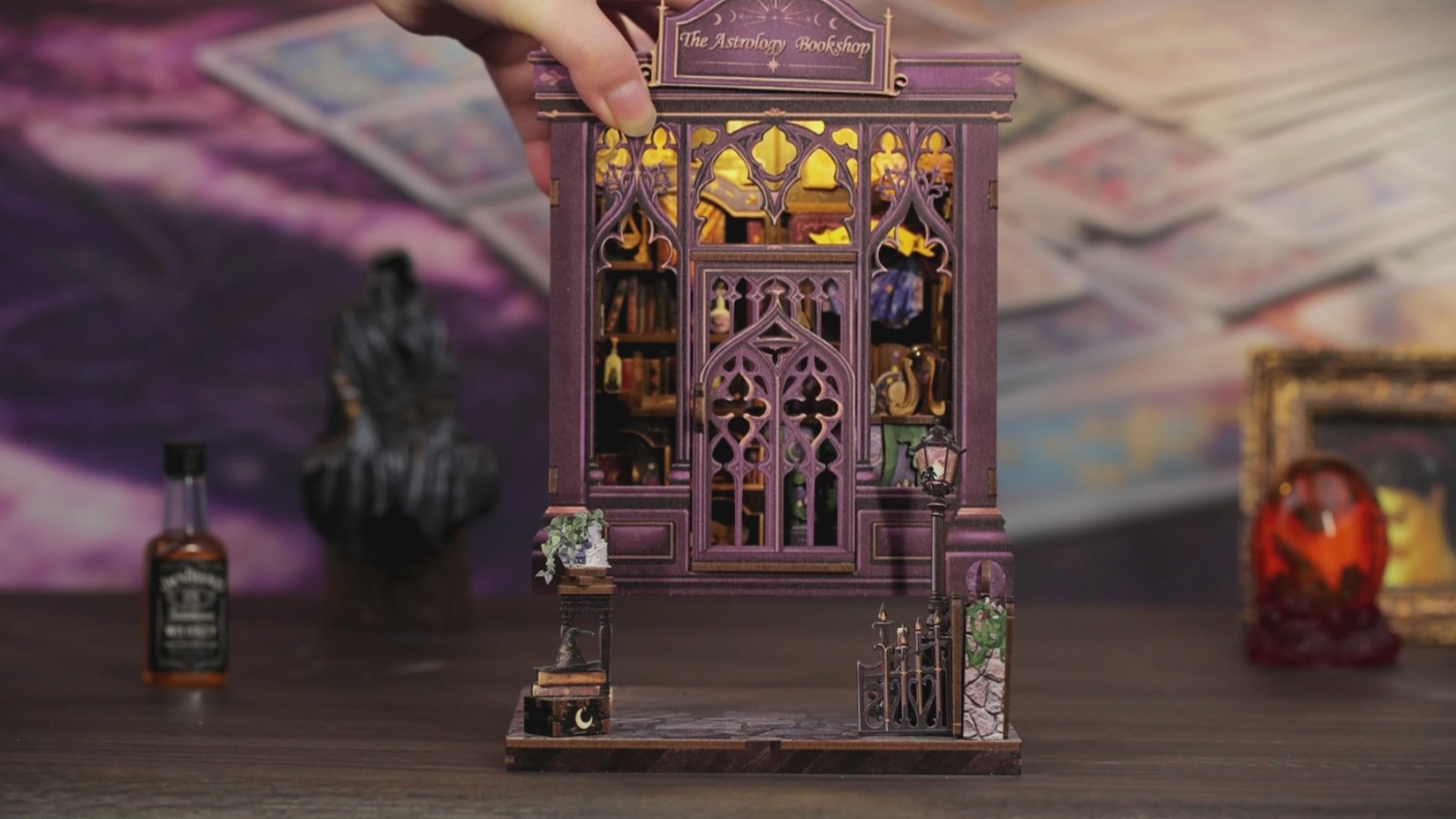 Book Nook DIY Astrologie – Librairie Miniature Astrale à Construire – Kit Maquette 3D Bois LED – Décor Étagère